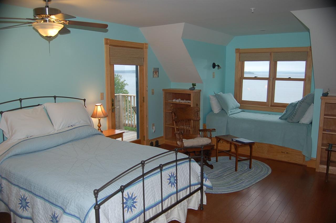 Wave Walker Bed And Breakfast Surry Экстерьер фото