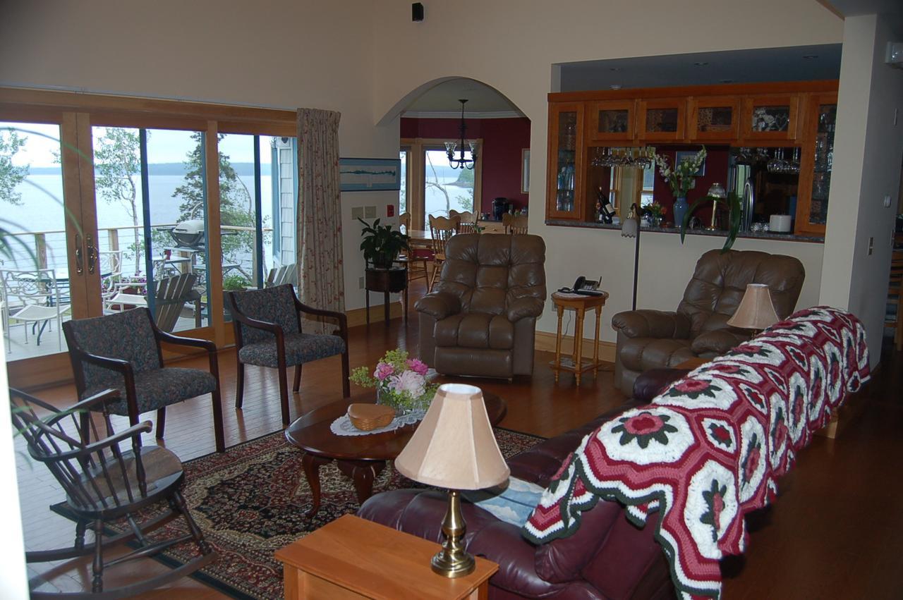 Wave Walker Bed And Breakfast Surry Экстерьер фото
