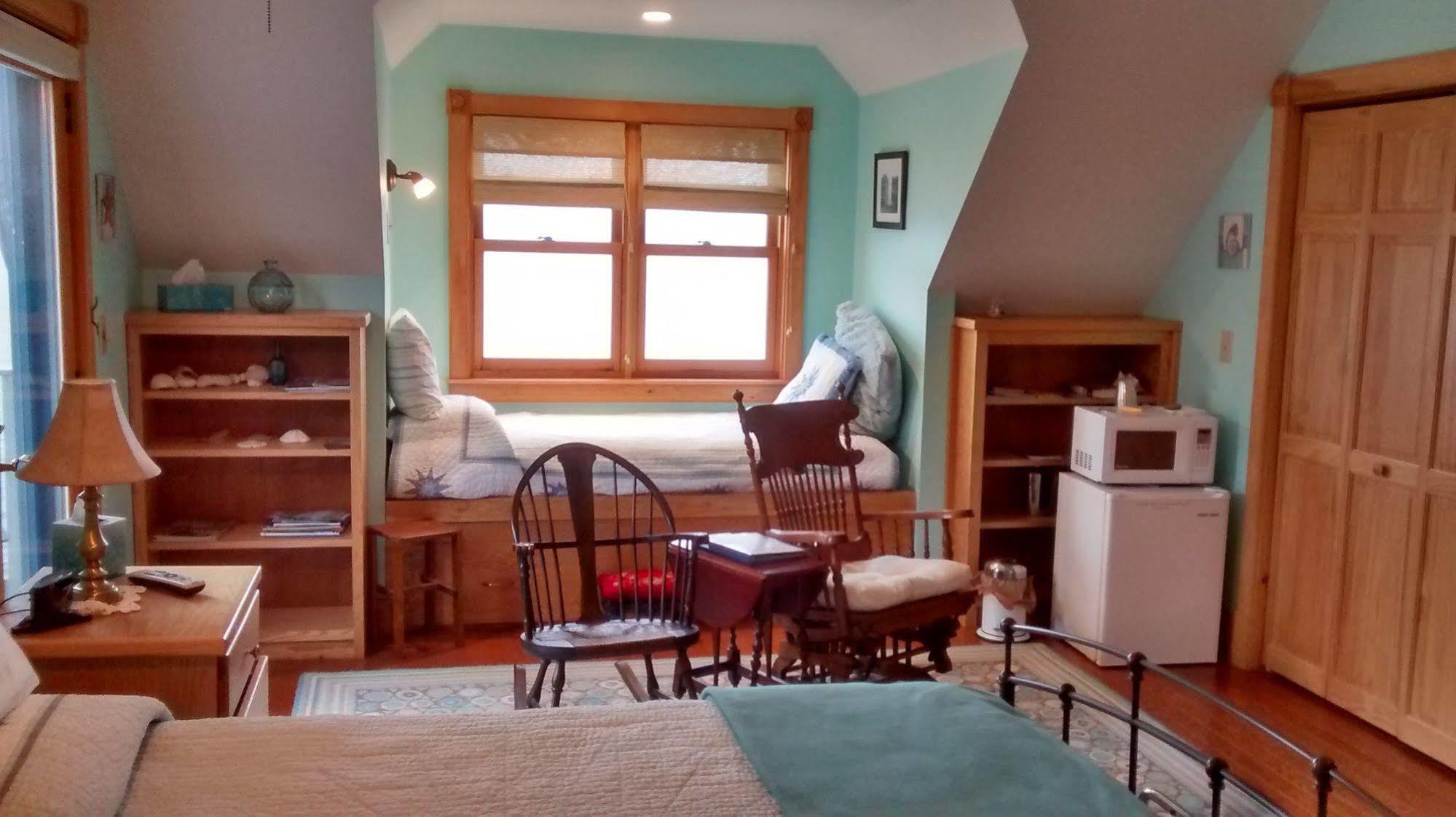 Wave Walker Bed And Breakfast Surry Экстерьер фото