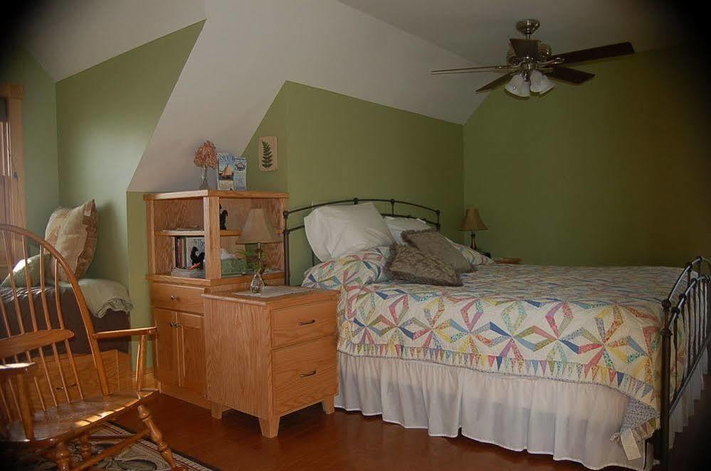 Wave Walker Bed And Breakfast Surry Экстерьер фото