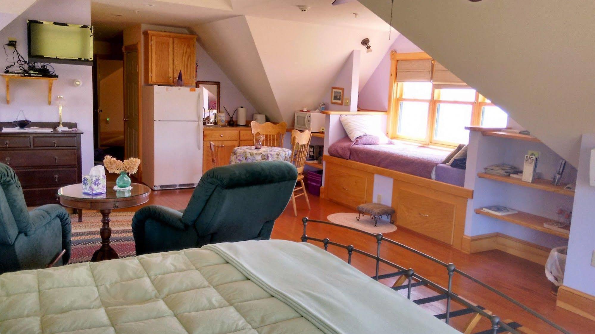 Wave Walker Bed And Breakfast Surry Экстерьер фото