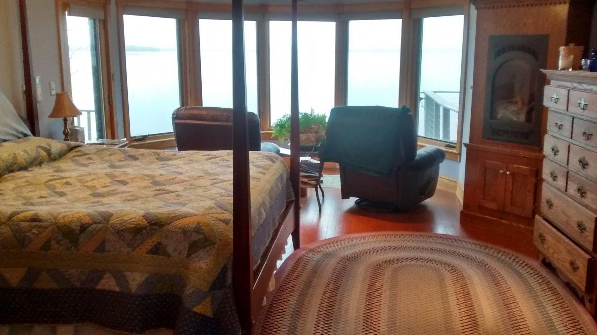 Wave Walker Bed And Breakfast Surry Экстерьер фото