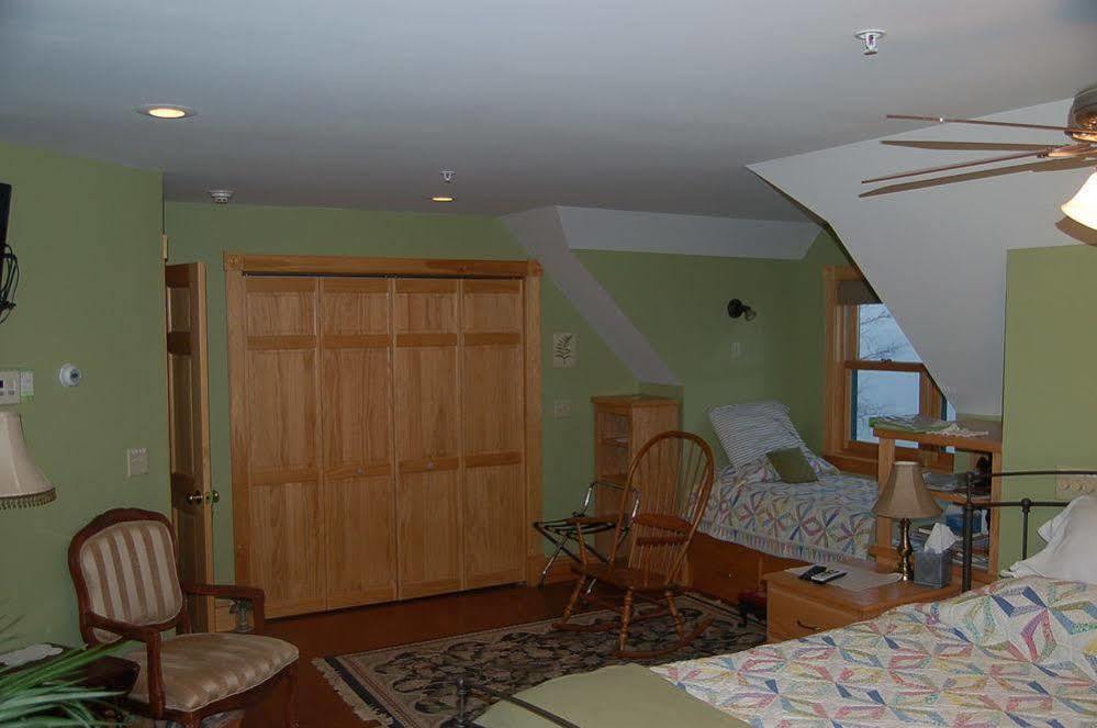 Wave Walker Bed And Breakfast Surry Экстерьер фото
